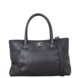 Skip to the end of the images gallery Skip to the beginning of the images gallery Chanel Executive Cerf Tote